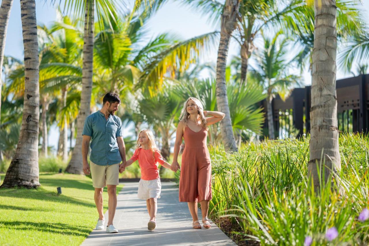 巴瓦罗洛佩珊海岸水疗度假村及赌场 蓬塔卡纳 外观 照片 Family at the resort